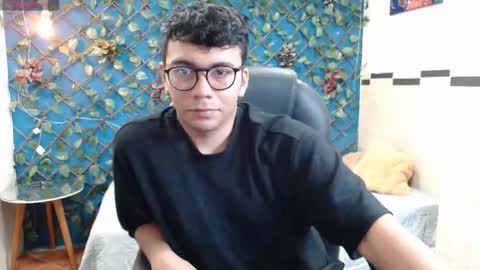 Mou Fly online show from October 2025 12:39:02 PM