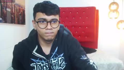 Mou Fly online show from November 2025 12:00:02 PM