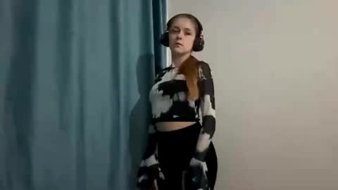 Jenny online show from November 2025 04:08:02 PM