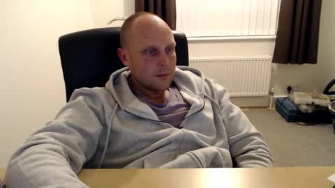 Mr Baldy Likes to Chat online show from October 2025 12:08:01 AM