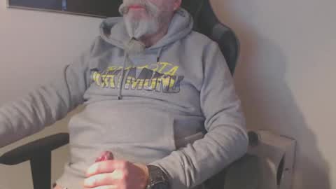 mr_boombastic2021 online show from December 2024 10:56:01 AM