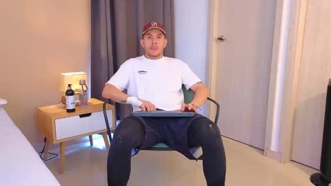 Snapshot of mr_danni_ chatting on February 2025 06:05:01 PM Danny Aleja online show from February 2025 06:05:01 PM