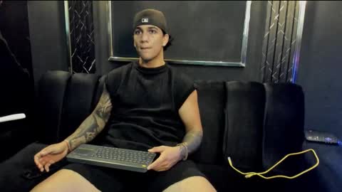 mr_maximo online show from October 2025 05:05:01 AM