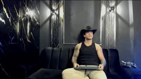 mr_maximo online show from October 2025 03:38:02 AM