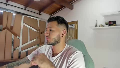 MIKEE online show from February 2025 03:02:02 AM