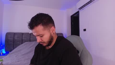 MIKEE online show from February 2026 03:05:02 AM