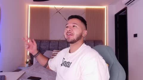 MIKEE online show from April 2026 03:10:02 AM