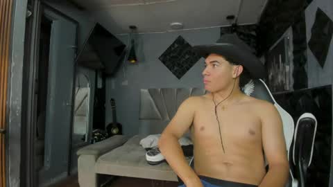 mr_mois online show from April 2026 10:02:02 AM