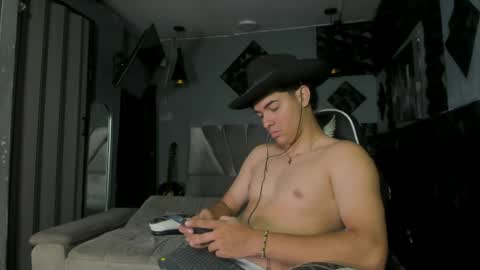 mr_mois online show from May 2026 05:13:02 AM