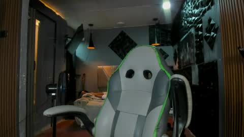 Snapshot of mr_mois chatting on June 2026 09:47:02 AM mr_mois online show from June 2026 09:47:02 AM