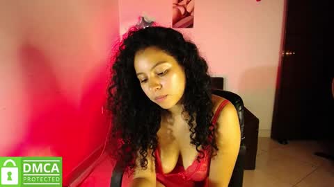 Snapshot of mr_mrscurie chatting on January 2025 01:20:01 AM Mr Mrs Curie online show from January 2025 01:20:01 AM