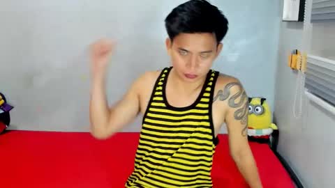 Snapshot of mr_squidcock chatting on October 2025 11:43:02 AM KYLE online show from October 2025 11:43:02 AM