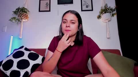 Laura online show from October 2025 02:45:01 AM