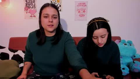 Snapshot of mrbuu_ chatting on May 2026 01:56:01 AM Laura online show from May 2026 01:56:01 AM