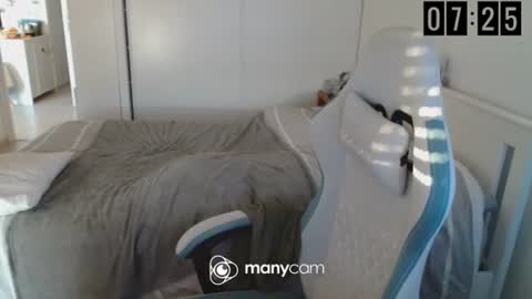 mrdr000 online show from April 2026 05:25:02 AM