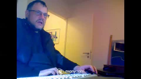 MrJohnsen1975 online show from November 2025 06:56:02 PM
