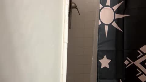 mreric_210 online show from September 2025 11:15:01 PM