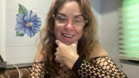 Snapshot of mrs_kinkie chatting on December 2024 04:36:01 PM mrs_kinkie online show from December 2024 04:36:01 PM