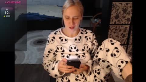 Snapshot of mrsluck chatting on December 2024 06:52:01 PM Sasha online show from December 2024 06:52:01 PM