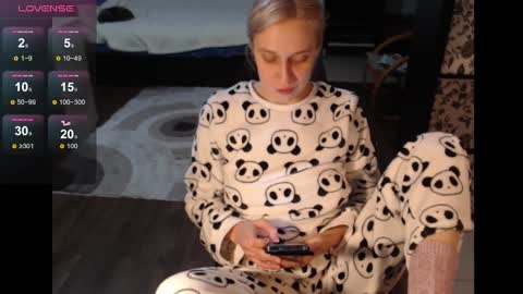 Snapshot of mrsluck chatting on December 2024 03:36:01 PM Sasha online show from December 2024 03:36:01 PM