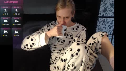 Snapshot of mrsluck chatting on December 2024 07:27:02 AM Sasha online show from December 2024 07:27:02 AM