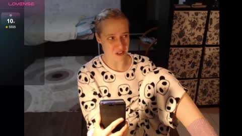 Snapshot of mrsluck chatting on December 2024 01:40:01 AM Sasha online show from December 2024 01:40:01 AM