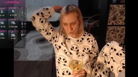 Snapshot of mrsluck chatting on January 2025 08:04:02 PM Sasha online show from January 2025 08:04:02 PM