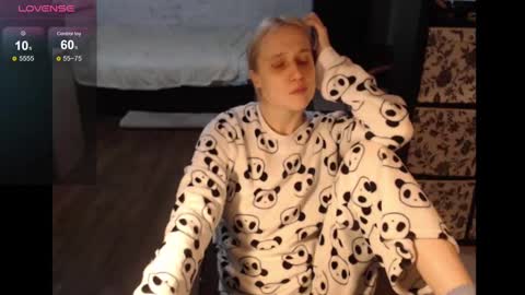 Snapshot of mrsluck chatting on February 2025 05:11:02 PM Sasha online show from February 2025 05:11:02 PM