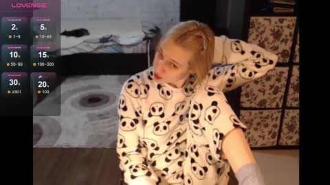 Snapshot of mrsluck chatting on February 2025 10:09:02 PM Sasha online show from February 2025 10:09:02 PM