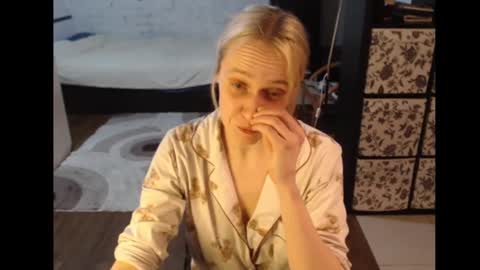 Snapshot of mrsluck chatting on March 2025 06:11:01 PM Sasha online show from March 2025 06:11:01 PM