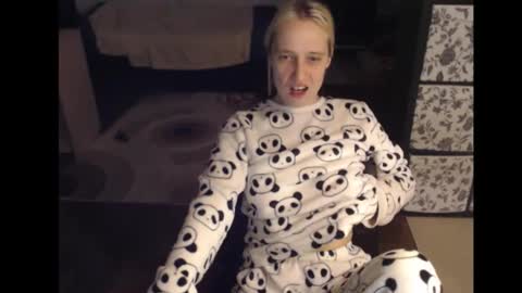 Snapshot of mrsluck chatting on September 2025 11:37:01 PM Sasha online show from September 2025 11:37:01 PM