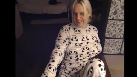 Snapshot of mrsluck chatting on September 2025 02:45:01 AM Sasha online show from September 2025 02:45:01 AM