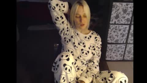 Snapshot of mrsluck chatting on September 2025 04:14:01 AM Sasha online show from September 2025 04:14:01 AM