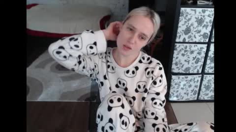 Snapshot of mrsluck chatting on September 2025 08:52:02 AM Sasha online show from September 2025 08:52:02 AM