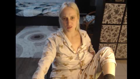 Snapshot of mrsluck chatting on October 2025 07:03:02 PM Sasha online show from October 2025 07:03:02 PM