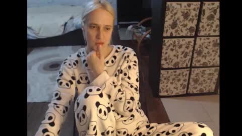 Snapshot of mrsluck chatting on October 2025 04:08:01 PM Sasha online show from October 2025 04:08:01 PM