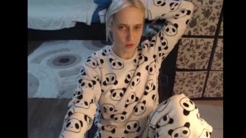 Snapshot of mrsluck chatting on October 2025 06:01:01 PM Sasha online show from October 2025 06:01:01 PM