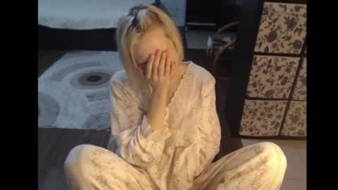 Snapshot of mrsluck chatting on November 2025 07:02:01 PM Sasha online show from November 2025 07:02:01 PM