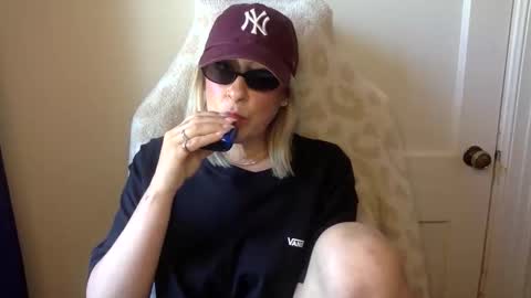 Snapshot of mrsprissxo chatting on April 2026 02:41:01 PM MrsPrissXO online show from April 2026 02:41:01 PM
