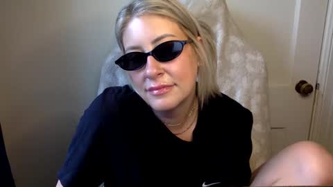 Snapshot of mrsprissxo chatting on May 2026 01:27:02 PM MrsPrissXO online show from May 2026 01:27:02 PM