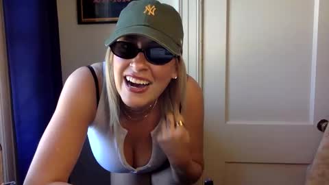Snapshot of mrsprissxo chatting on May 2026 02:25:02 PM MrsPrissXO online show from May 2026 02:25:02 PM