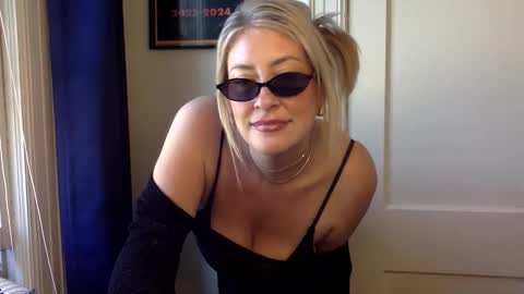 Snapshot of mrsprissxo chatting on May 2026 02:36:02 PM MrsPrissXO online show from May 2026 02:36:02 PM