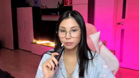 ms_emily_ online show from November 2025 05:48:01 PM