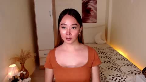 Snapshot of ms_lhaydeebunny chatting on April 2026 08:11:01 PM Evon online show from April 2026 08:11:01 PM