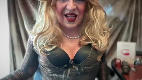 mskarentoy online show from April 2026 07:11:02 PM