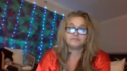 MissRobinson online show from November 2025 12:37:02 PM