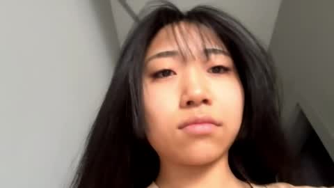 Mia online show from April 2026 10:07:02 PM