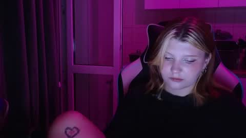 Snapshot of mura_muur chatting on June 2026 05:44:02 PM Milana online show from June 2026 05:44:02 PM