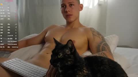 muscle_king_cum online show from December 2025 02:11:01 PM