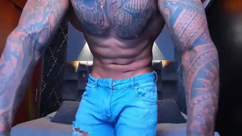 Snapshot of muscle_man19 chatting on January 2025 03:07:01 PM Nick online show from January 2025 03:07:01 PM